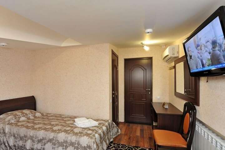 Room 4 of 51