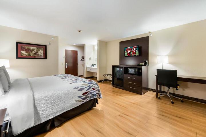 1 King Bed (10 of 23)