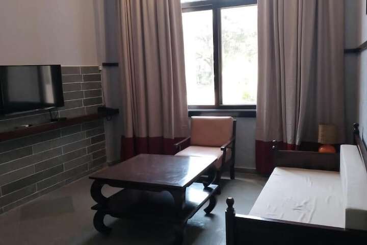 Room 43 of 76