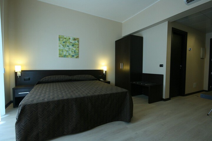 Room 3 of 34
