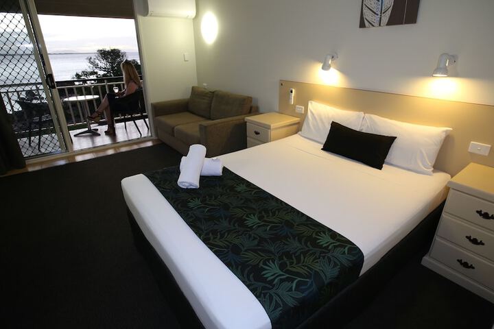 Room 6 of 94