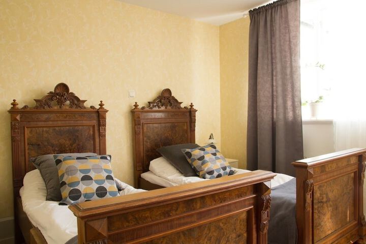 Room 2 of 25