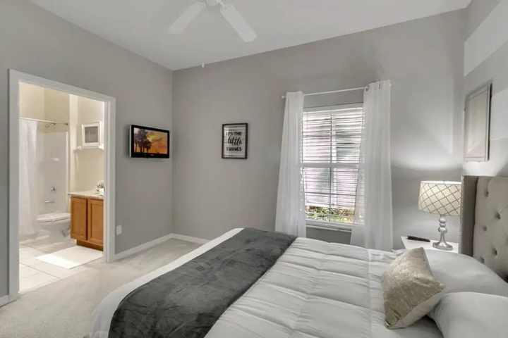 Room 7 of 28