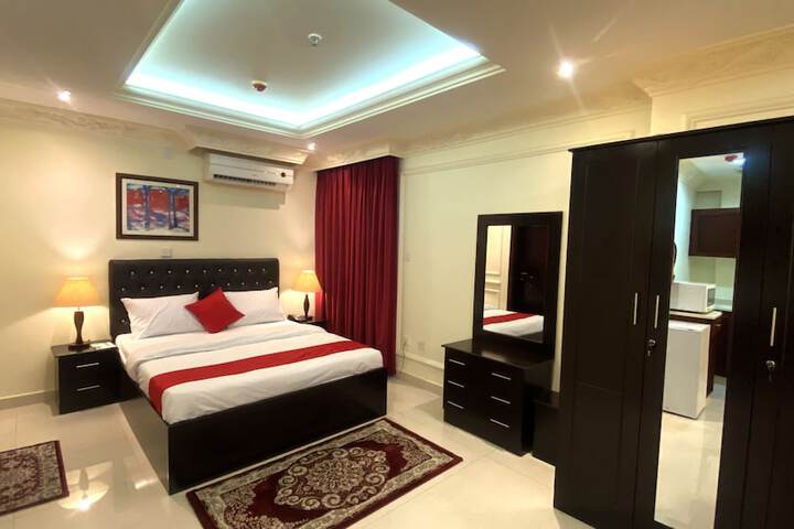 Room 4 of 28