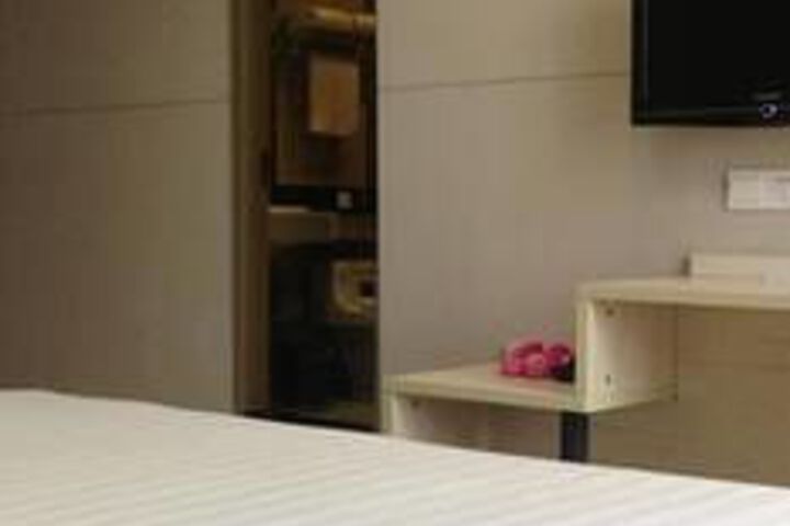 Room 7 of 22