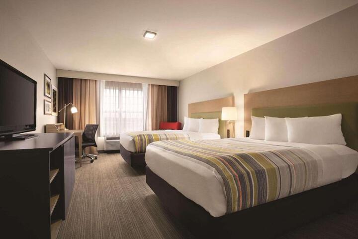 2 Queen Beds (3 of 10)