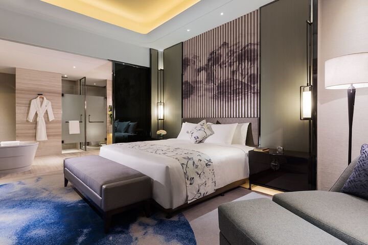 Room 4 of 25