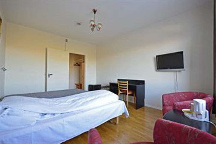 Room 10 of 30