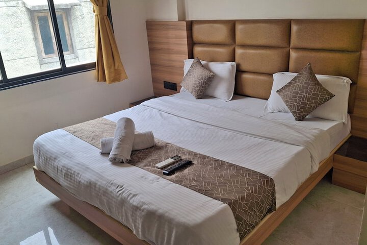 Room 25 of 33
