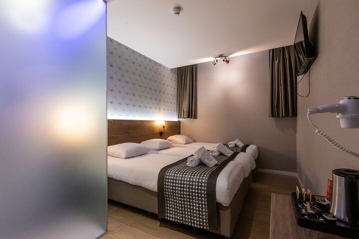 Room 34 of 58