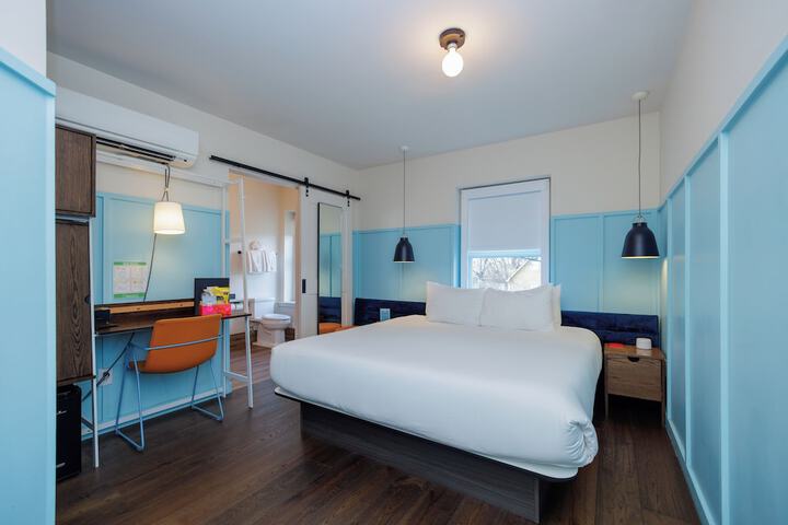 Room 114 of 203