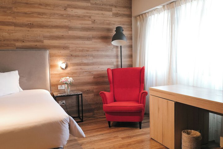 Room 44 of 104