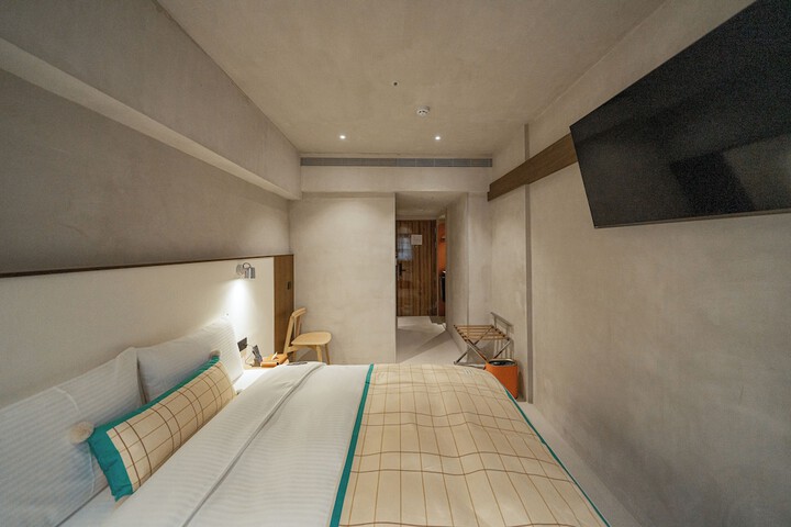 Room 34 of 199