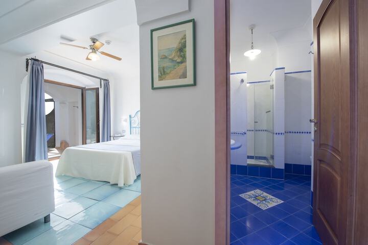 Room 9 of 70