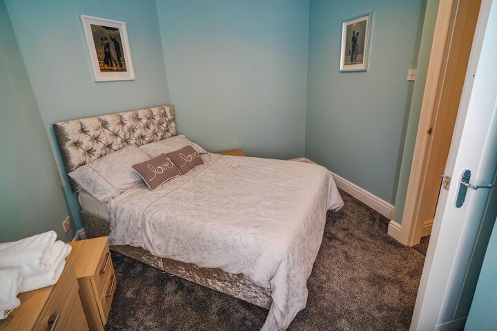 Room 8 of 160