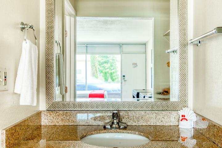Bathroom sink