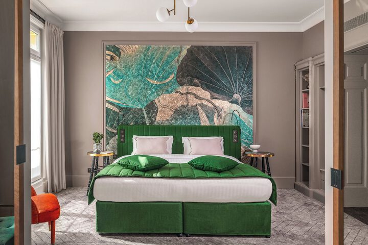 Room 38 of 200