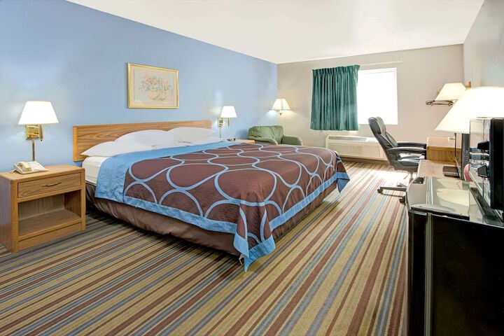 1 King Bed (1 of 9)