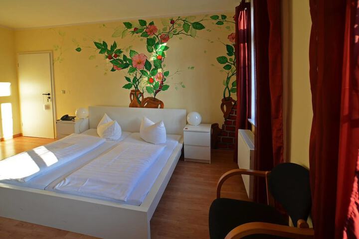 Room 4 of 33