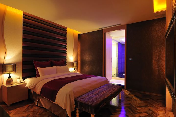 Room 3 of 50