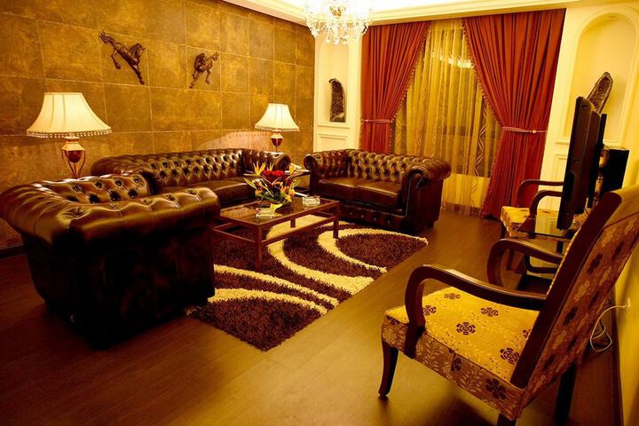Lounge 86 of 101