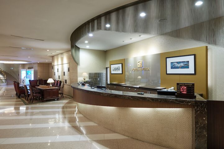 Check-in/check-out kiosk