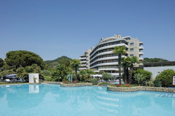 Pools & Facilities