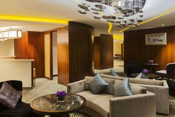 Lounge 50 of 66