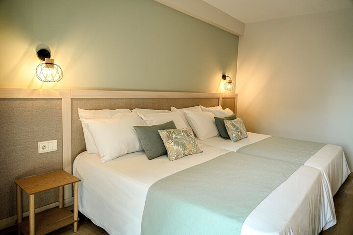 Room 6 of 30