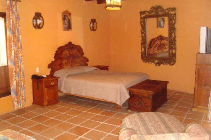 Room 8 of 33