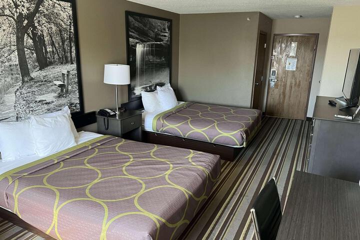 2 Queen Beds (3 of 4)
