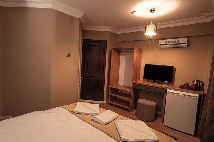 Room 11 of 37