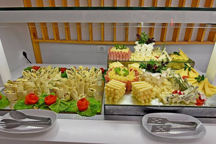 Dining 67 of 87