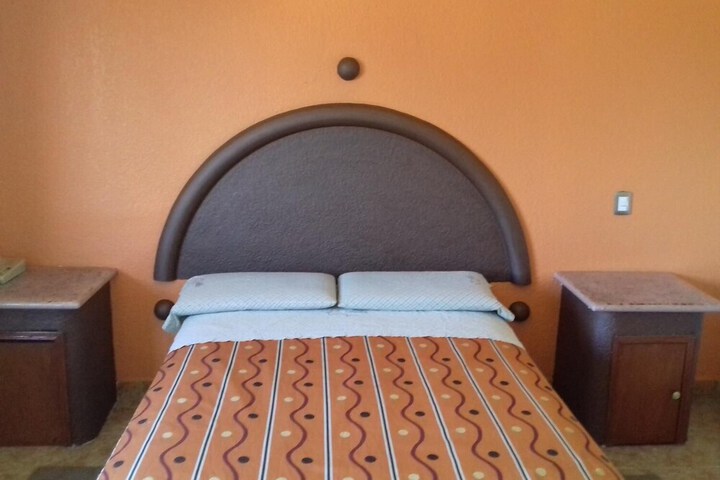 Room 8 of 34