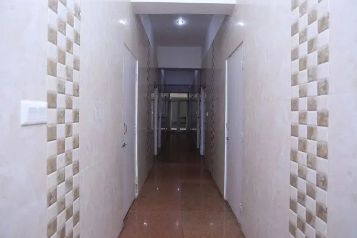 Room 12 of 18