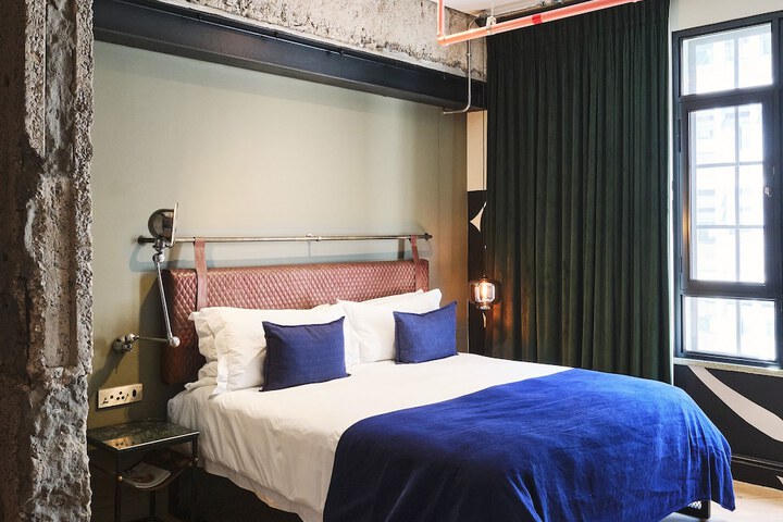 Room 33 of 126