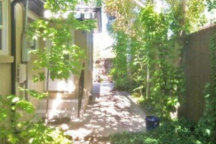 Hotel Exterior 5 of 24