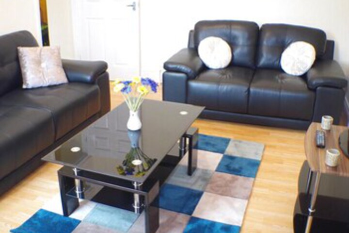 Lounge 7 of 42