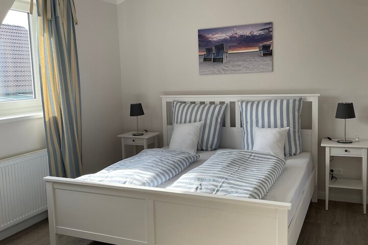Room 3 of 77
