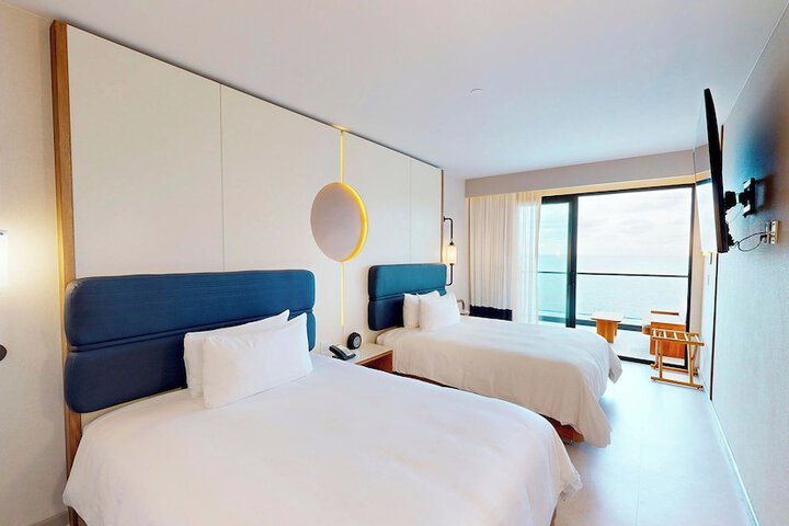 Room 28 of 136