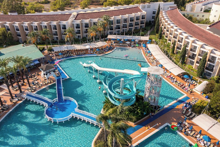 Hotel with Pool