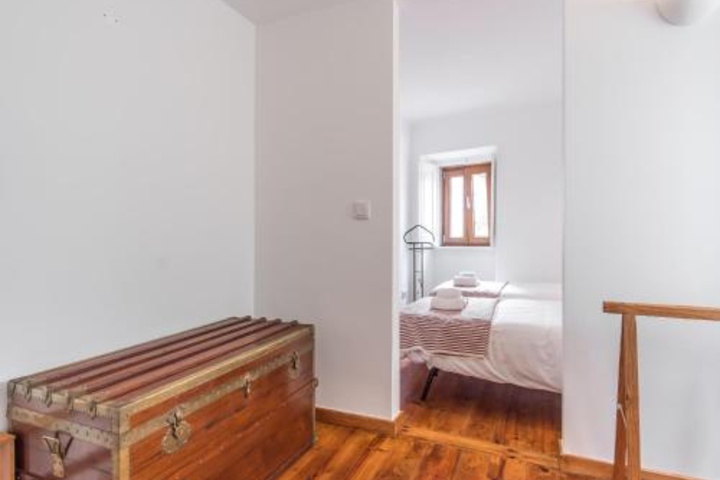 Room 4 of 11