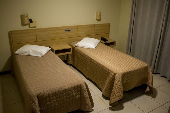 Room 8 of 40