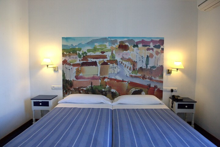 Room 4 of 48