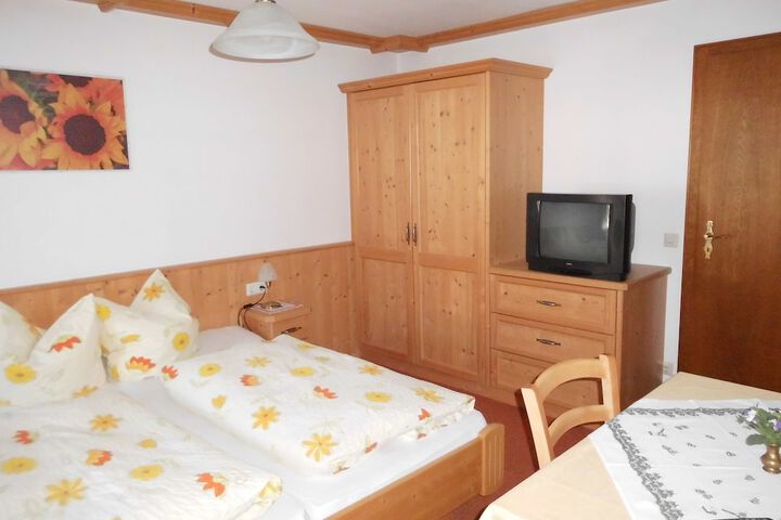 Room 5 of 18