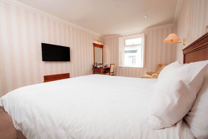 Room 38 of 164
