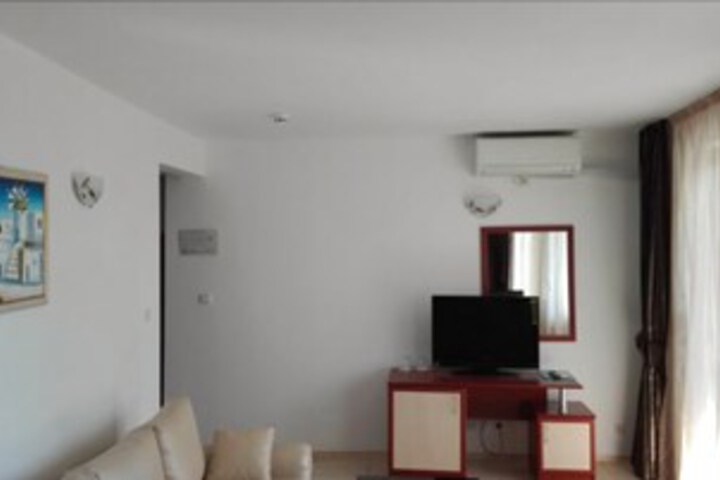 Room 14 of 34