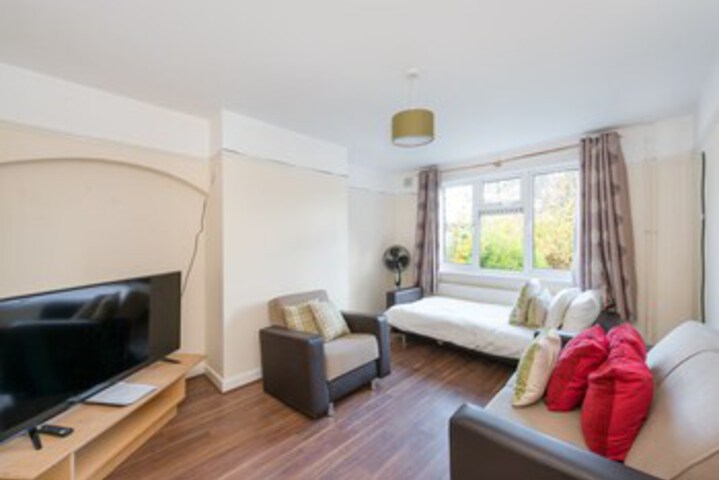 Room 14 of 25