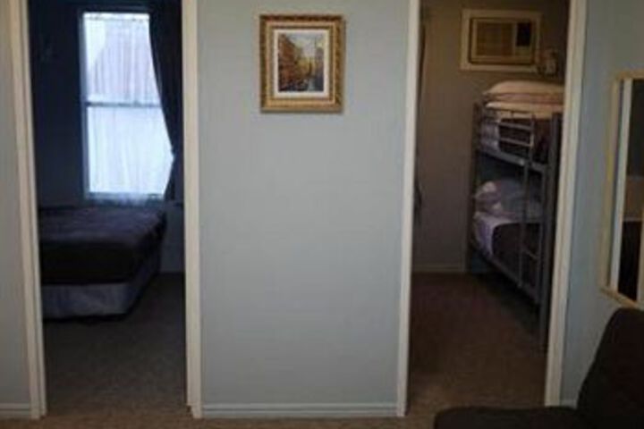 Room 4 of 9