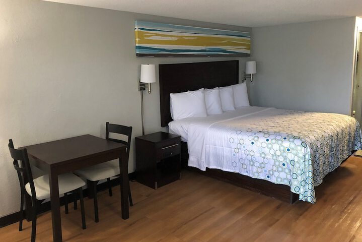 ADA Accessible Studio 1 King Bed Roll in Shower (4 of 14)